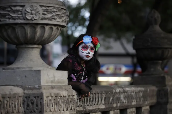 Klicken Sie sich durch die farbenprächtigen Kostüme der "La Catrina"-Parade!
