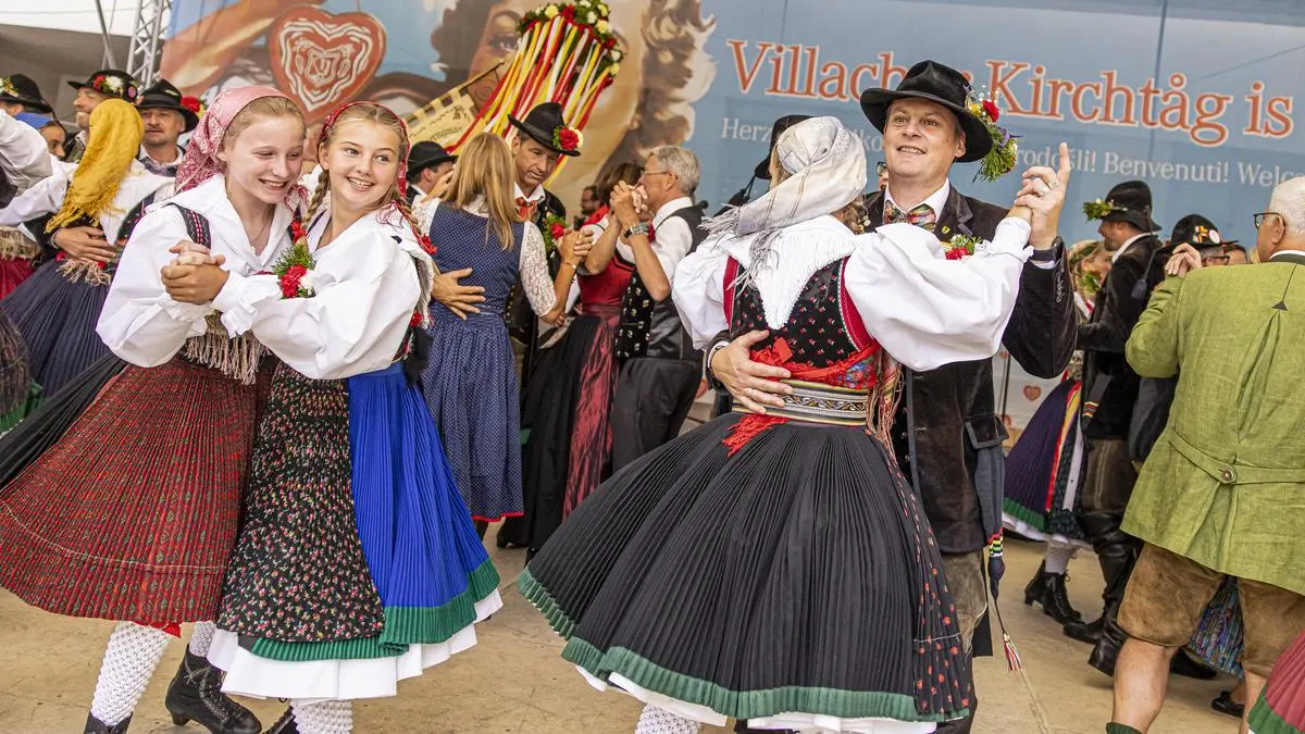 Am 31. Juli fand mit dem offiziellen Bieranstich, viel Tanz und Musik, die offizielle Eröffnung des Villacher Kirchtages statt