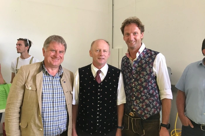 Stockenbois Ehrenbürger und ÖSV-Schisprung-Chef Heinz Kuttin mit Bürgermeister Hansjörg Kerschbaumer und seinem Afritzer Amtskollegen Max Linder.
