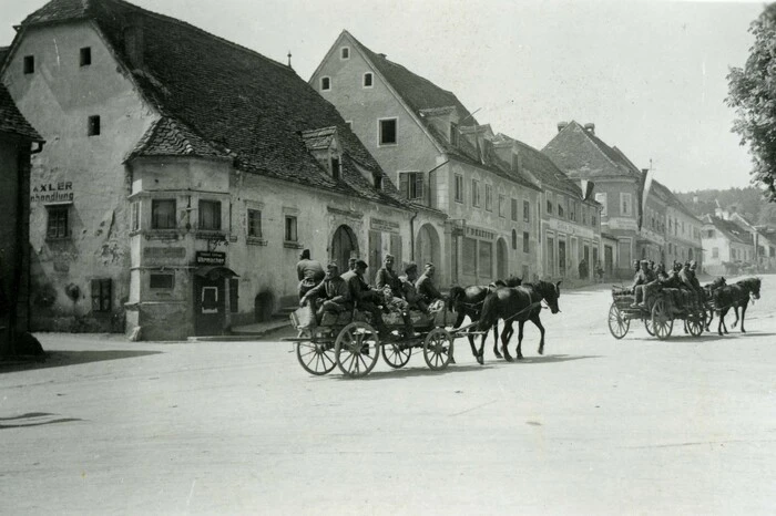 Russisches Fuhrwerk am Weizer Hauptplatz.