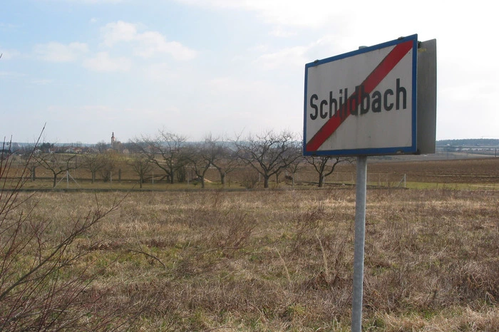 Im Dezember stahl ein Unbekannter in einem Geschäft in Schildbach einer Pensionistin die Bankomatkarte und behob damit 1150 Euro.