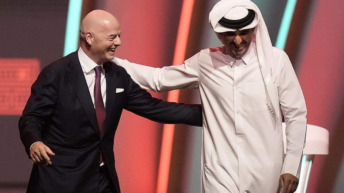 FIFA-Boss Gianni Infantino mit Katars Emir Tamim bin Hamad Al Thani 