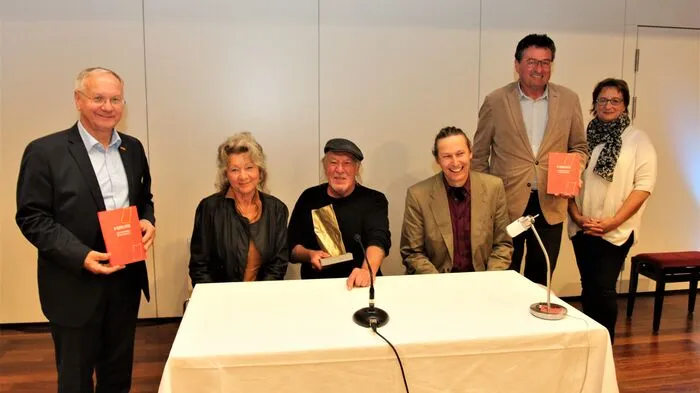 Bürgermeister Josef Ober, Gabriele und Otto Köhlmeier, Harald Friedl, Michael Mehsner und Rosemarie Puchleitner.