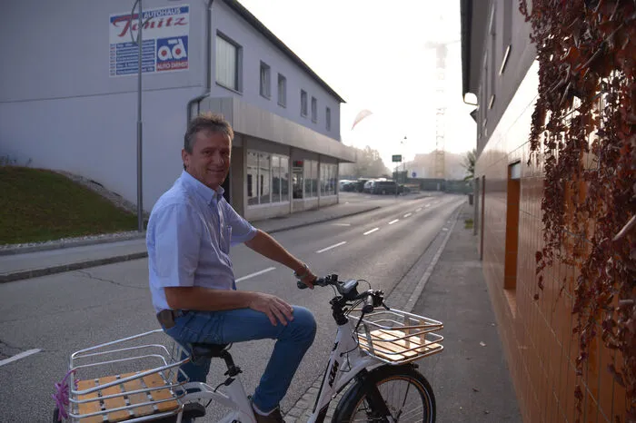 „Gott sei Dank gibt es endlich die Umfahrung. Es gibt wieder viel mehr Verkehr und damit Frequenz. Wir können jetzt aufatmen. Ich verstehe noch immer nicht, warum es wegen der Umfahrung vier Monate ein Theater gegeben hat“, sagt Robert Tonitz vom gleichnamigen Autohaus.