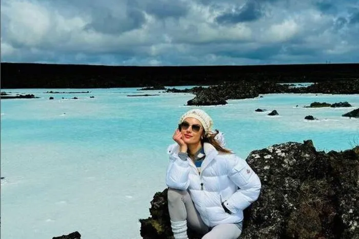 Supermodel Alessandra Ambrosio erkundete Island und erkundete die Blaue Lagune