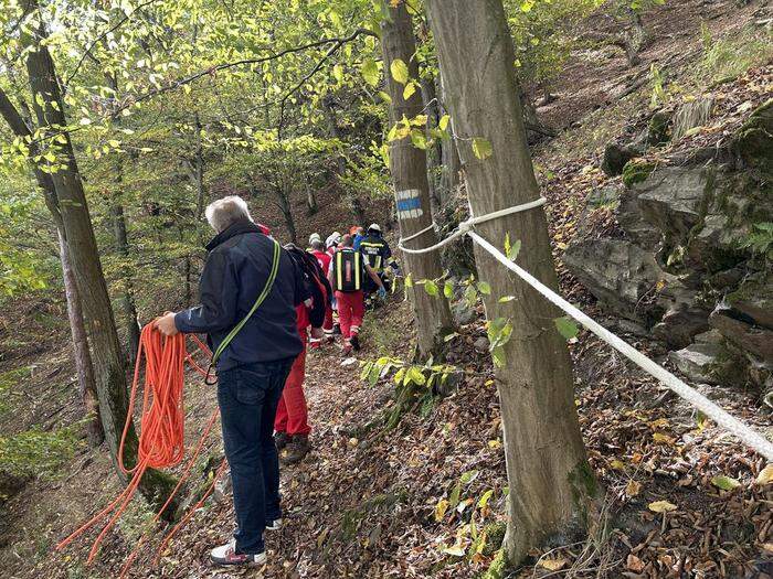 Zur Bergung an den gefährlichsten Passagen wurden sogenannte Seilgeländer angebracht