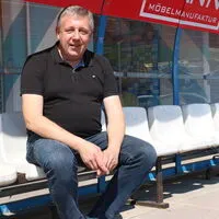 Obmann Erich Korherr in seinem „Wohnzimmer“, der Profertil-Arena in Hartberg. Der sportliche Leiter ist bekannt für sein Auftreten