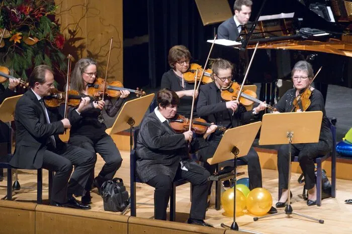 Das kulturelle Jahr in Knittelfeld mit Musik zu beenden hat bereits eine lange Tradition. Konzertmeisterin Lore Schrettner stellte wieder ein großartiges Programm zusammen und es gab dabei auch einige humorvolle Einlagen.