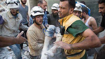 Die &quot;Organisation Weißhelme&quot;, eine Gruppe von Zivilisten, die im syrischen Bürgerkrieg Verletzte aus Bombentrümmern rettet, ist einer der vier Preisträger