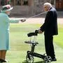Ritterschlag auf Schloss Windsor: Die Queen adelt "Captain Tom"