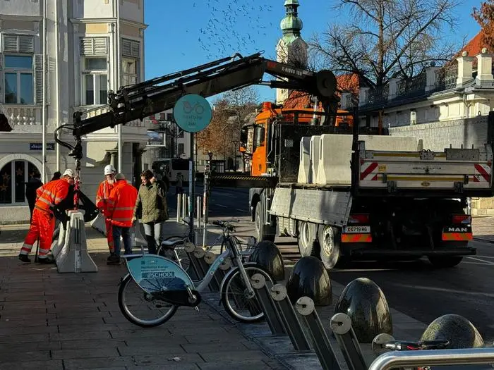 Betonleitwände wurde aufgestellt