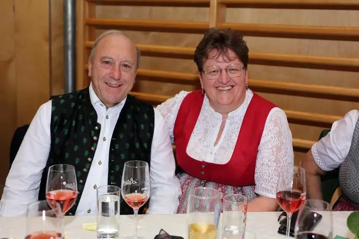 Fischbachs Bürgermeisterin Silvia Karelly mit einem Gasener Urgestein, Reinhold Willingshofer von den Stoakoglern.