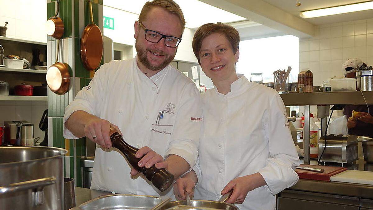 Andreas und Astrid Krainer haben mit ihren Mitarbeitern die drei Hauben gebührend gefeiert