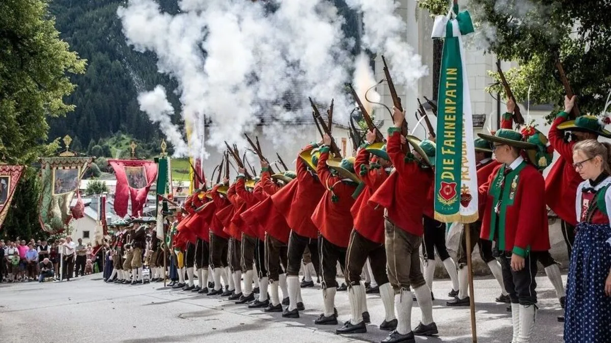 Prächtig aufmarschiert wird zu Fronleichnam in der Pustertaler Marktgemeinde Sillian