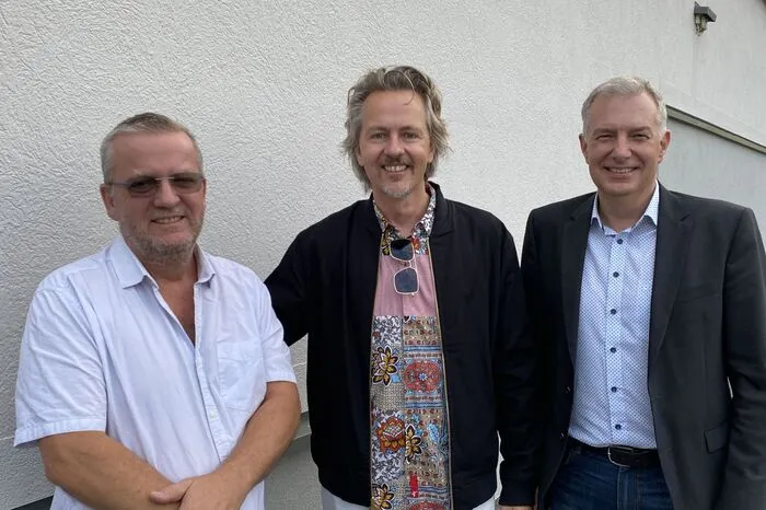 Harald Polt, Georg Gratzer und Johann König: Polt hat Gratzer intensiv beim Projekt "Fassadenbild" begleitet. Harald Polt ist zuständig für das Weizer Stadtarchiv. Er hat die Kooperation zwischen Brus und der Stadt von Beginn seit 1995 dokumentiert, begleitet und archiviert.