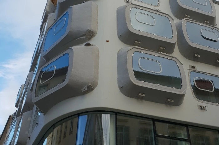 Dazu gehören 48 individuell angefertigte "Bubbles".