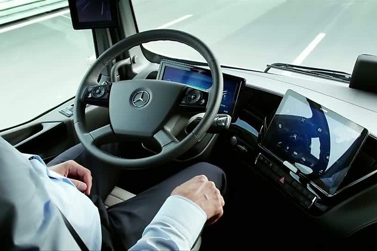 Daimler-Trucks-Chef Wolfgang Bernhard ließ das Lenkrad los und der Autopilot übernahm