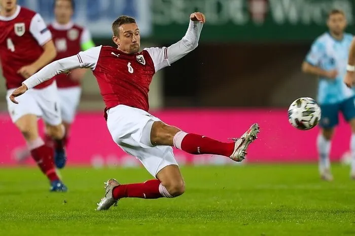 Stefan Ilsanker: 2 Ließ sich trotz seiner guten körperlichen Konstitution immer wieder die Schneid abkaufen. Traute sich in der Spieleröffnung zu wenig zu. Verlor vor dem Gegentor einen wichtigen Zweikampf.