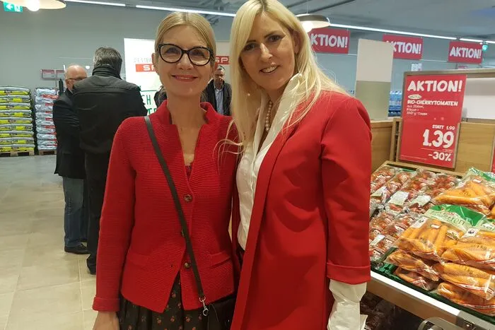 Klicken Sie sich durch die Bilder der Eröffnung!