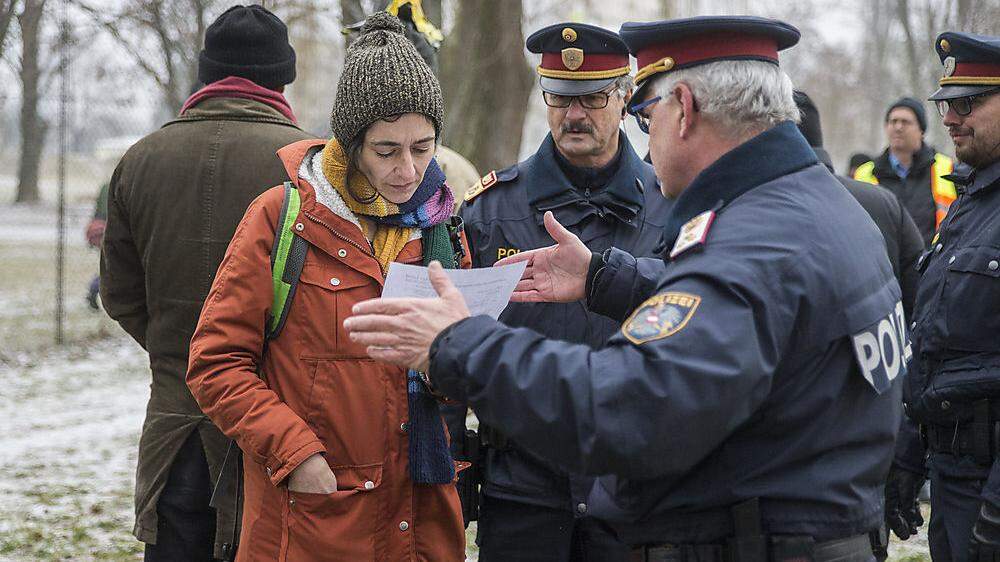 Grün-Politikerin Sandra Krautwaschl vermittelt bei den Protesten gegen das Murkraftwerk immer wieder zwischen Aktivisten und der Polizei