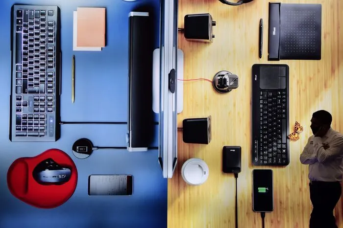 Dabei ist das "Smart Home" keineswegs eine neue Erfindung. Den Begriff gebe es bereits seit zwanzig Jahren, sagte Sunggy Koo, bei Samsung für smarte Anwendungen und das Internet der Dinge zuständig. Entsprechende Produkte vor allem aus dem Bereich Haushaltsgeräte würden aber nur sehr langsam von den Verbrauchern angenommen.