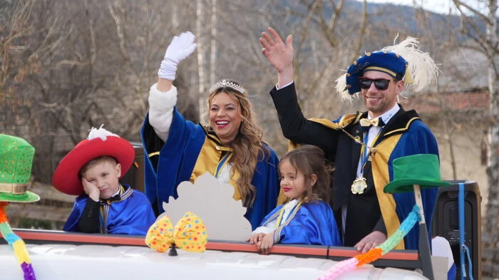 Prinz "Andi der I. von Melk und Fett" (Oberbucher) und Prinzessin Jaqueline I. von der Prinzenregentschaft (Morgenstern) führten den Zug an.