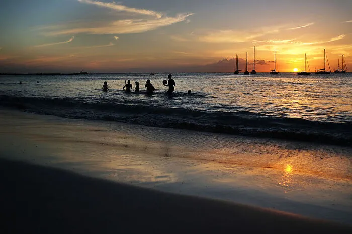 Der Inselstaat Barbados in der Karibik ist ein echtes Steuerparadies. Der Tourismus ist eine der Haupteinnahmequellen. Mit Steuerdeals versucht das Land zusätzliche Devisen anzulocken. Staatsoberhaupt ist die britische Königin Elisabeth II.