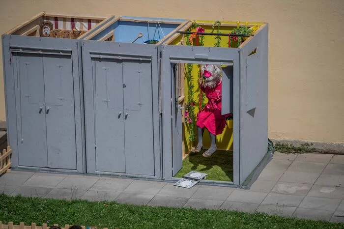 .. Fräulein Koala, Herr Hund und Frau Pferd auf die Bühne ...