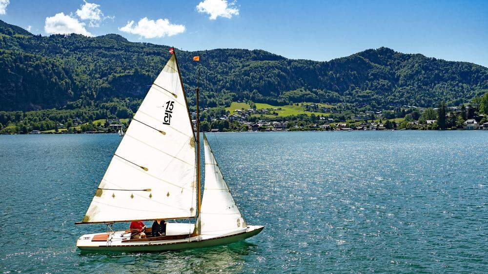 Segelboot auf dem Wolfgangsee im Salzkammergut: Inlandsreisen boomen