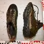 Schuhe voller Moos sind ein Teil der gefundenen Mountainbike-Kleidung. Die Polizei steht trotz einiger Hinweise, teils mit konkreten Namen, vor einem Rätsel