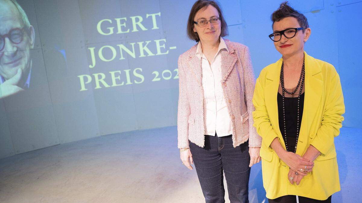 Olga Flor (rechts) mit Daniela Strigl