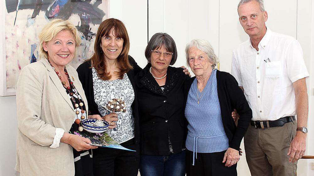 Bürgermeisterin Maria-Luise Mathiaschitz mit Dafna Itzhaki, Eva Janica, Elvira Itzhaki und Sohn Ron (von links)