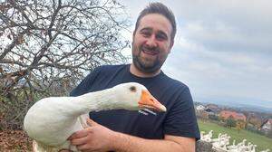 Michael Wurzer und Gans „Brigitte“ in Auffen