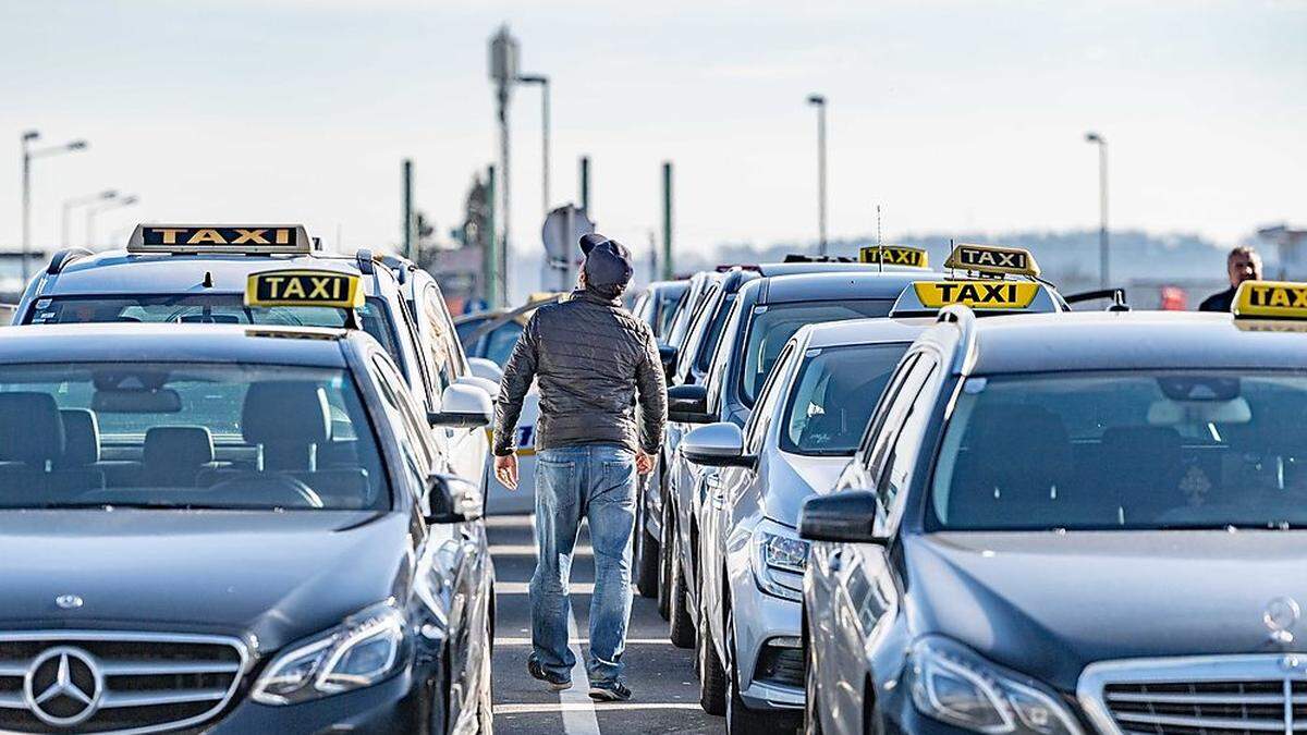 169 Taxiunternehmer könnten in der Steiermark Krankentransporte durchführen, doch die Wirtschaftlichkeit ist mit den aktuellen Tarifen nicht gegeben