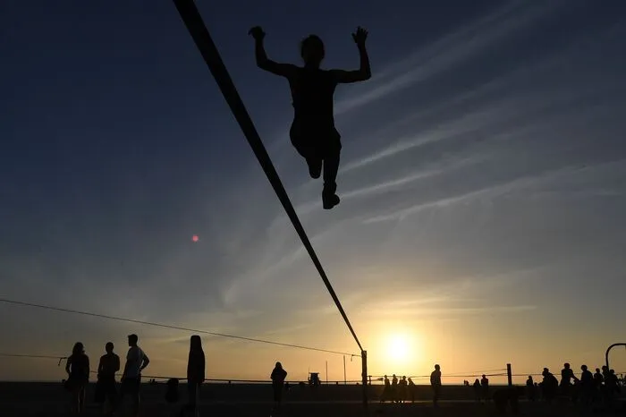 Der Muscle Beach Gym ist ein Bodybuilderstudio unter freiem Himmel. Ein paar Fitnessgeräte sind aufgebaut. Wer will, kann sich für eine Tagesgebühr von zehn Dollar oder mit einer Jahres-Mitgliedskarte zu 170 Dollar in Form bringen.