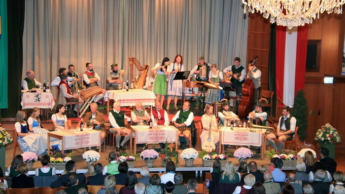 Den „Sandlern“ ist es gemeinsam mit dem Kulturreferat der Stadtgemeinde Bärnbach nach zweijähriger Pause wieder gelungen, für das "Alpenländische Sänger- und Musikantentreffen" ein flottes Programm auf die Beine zu stellen.