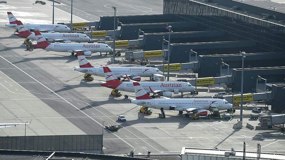 Austrian Airlines und auch alle anderen zur Lufthansa-Gruppe gehörenden Fluggesellschaften bieten Kunden an, einmal kostenlos umzubuchen