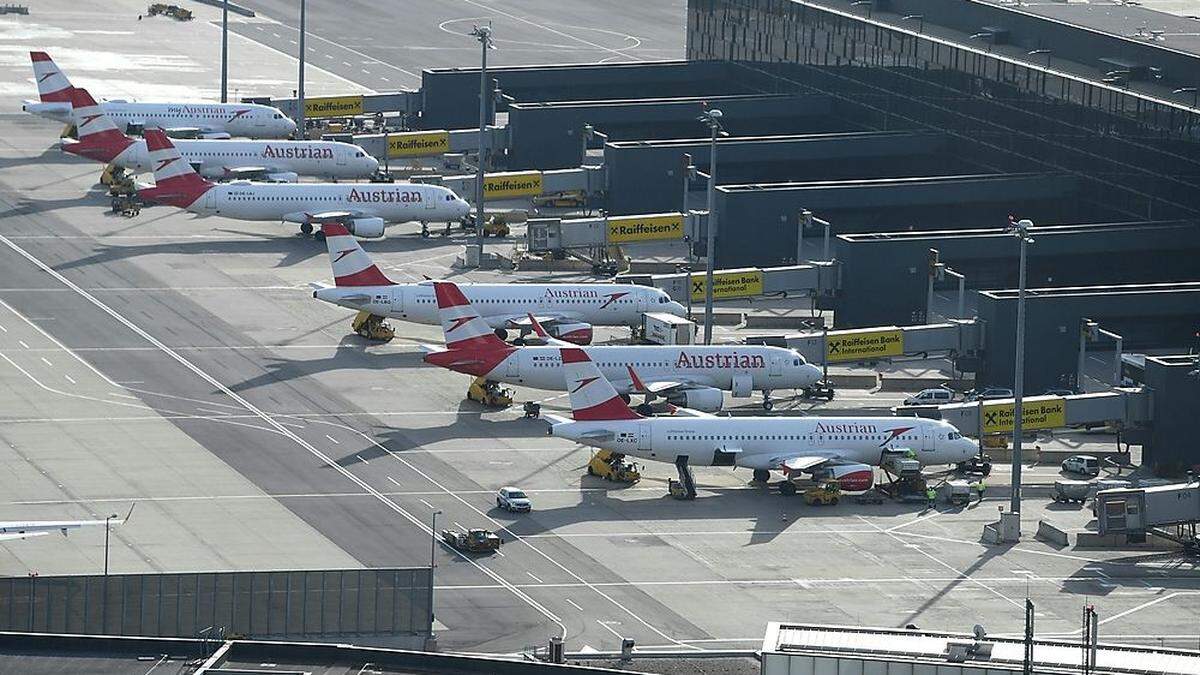 Austrian Airlines und auch alle anderen zur Lufthansa-Gruppe gehörenden Fluggesellschaften bieten Kunden an, einmal kostenlos umzubuchen