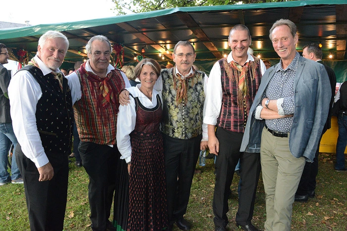 Feistritzer Musiklegende Franz Mörtl mit Gattin Gerda und Sängern des SG Oisternig