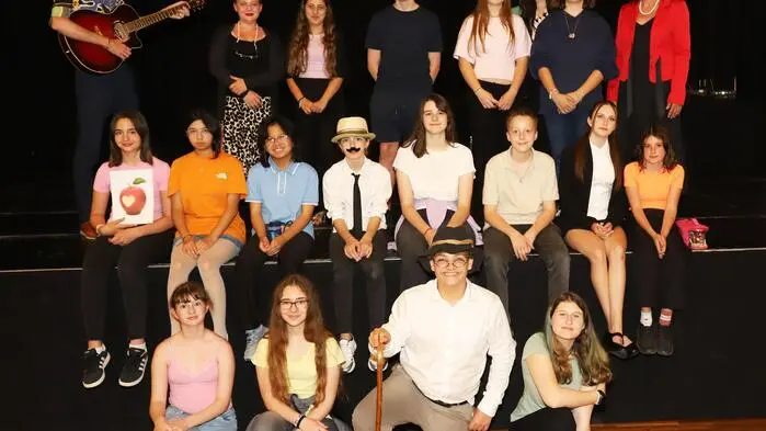 Die Schülerinnen und Schüler der MMS Villach-Auen führten zwei Sketches auf.