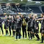 Die LASK-Spieler feierten schon in Trondheim am Rasen