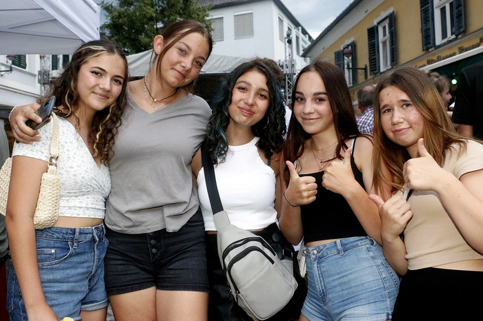 ...1000e Besucher aus der Region in die Innenstadt.