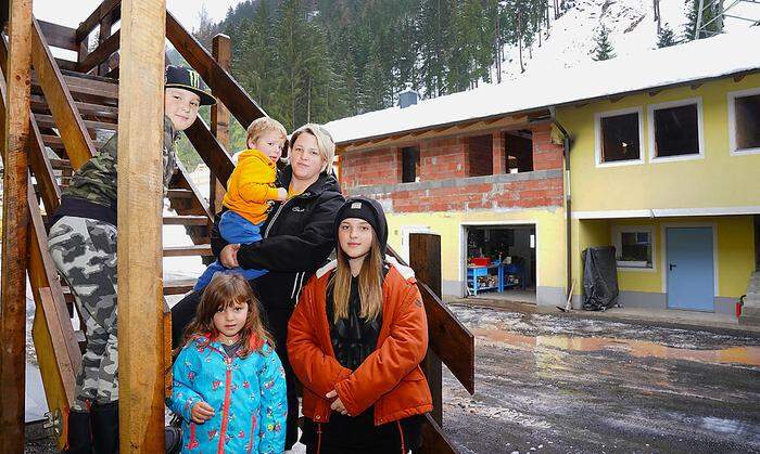 Familie Istenig musste nach den Niederschlägen wieder ihr Haus verlassen