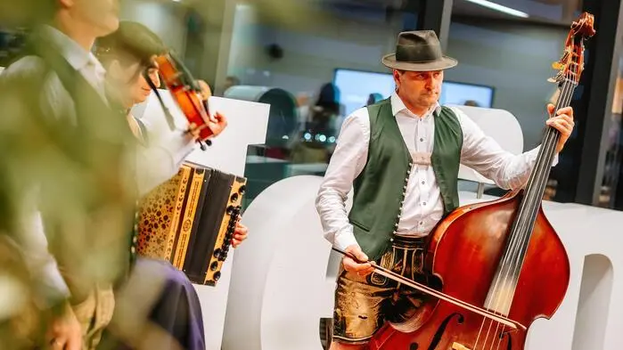 Volksmusik über den Dächern von Graz