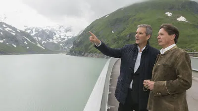 Gipfelgespräch unterm Großglockner, auf dem oberen Staudamm in Kaprun: Minister Hartwig Löger und Verbund-Chef Wolfgang Anzengruber 