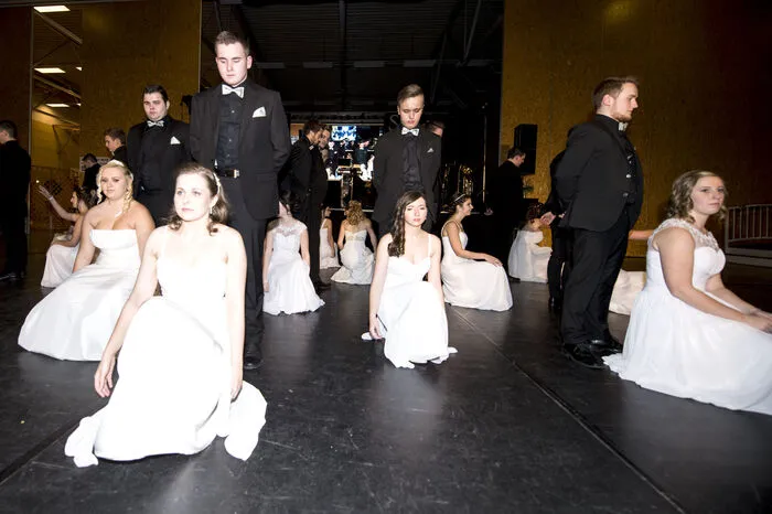 Zur Musik der Band Styrian Consort tanzten die Ballgäste und Maturanten bis in die späten Nachtstunden und feierten mit DJ Sound-X-Press in der Disco