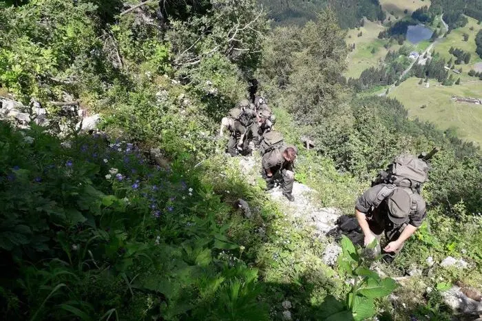 Den Abschluss bildete ein Gebirgsmarsch am Plöckenpass.