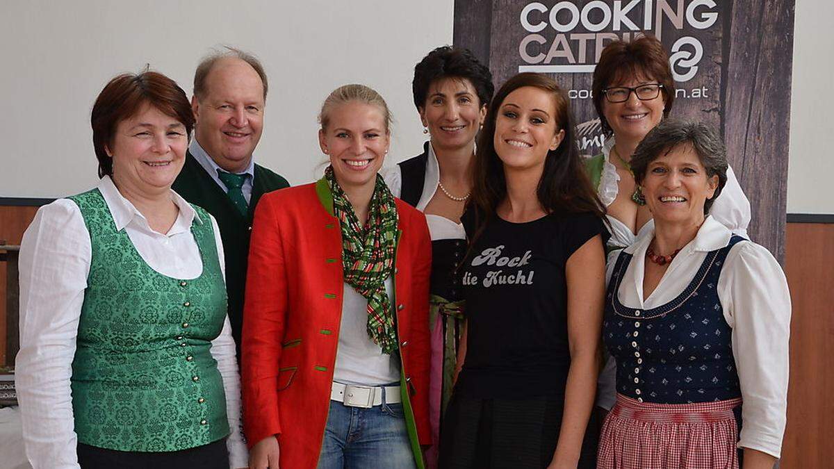 Ilse Wolf, Steinkellner, Christina Bauer, Friederike Parz von der Landwirtschaftskammer, Neumayer (cookingCatrin), Sternig und Bezirksbildungsreferntin Waltraud Piroutz (von links)