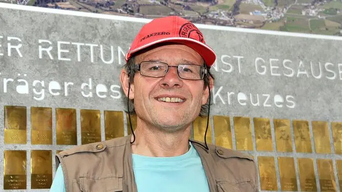 Hans-Peter „Shippy“ Scheb vor dem Bergrettungsgebäude in Admont