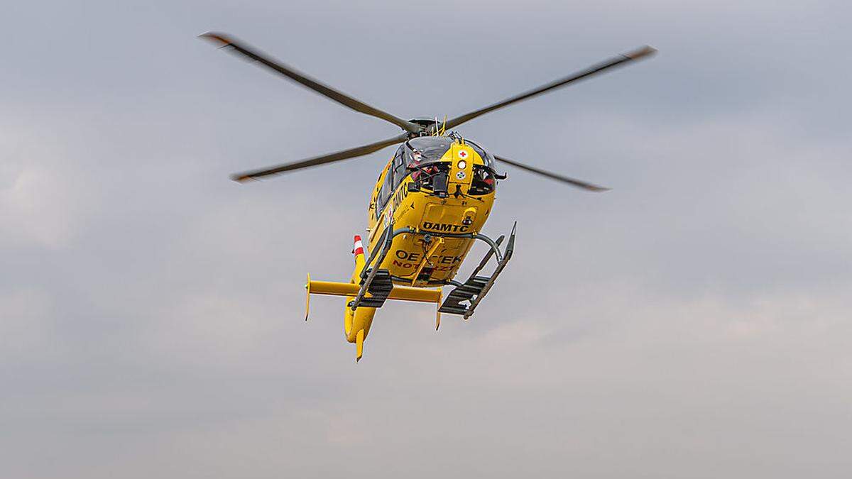 Ein Rettungshubschrauber brachte das verletzte Kind ins LKH Graz